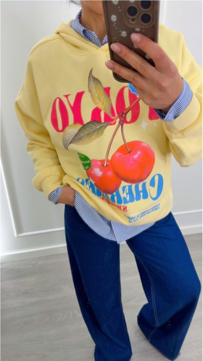 sudadera con capucha emperchada azul y amarillo, dibujo delantero y tr