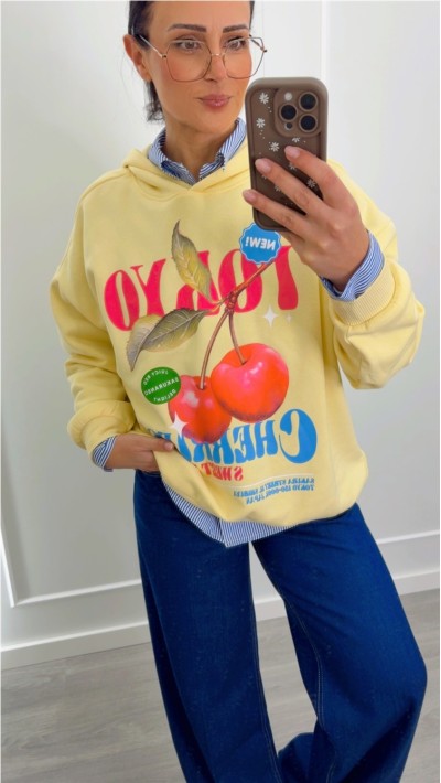 sudadera con capucha emperchada azul y amarillo, dibujo delantero y tr