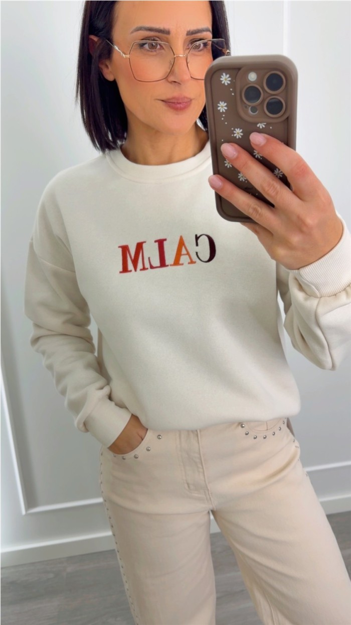 sudadera beige calm letras a contraste de colores
