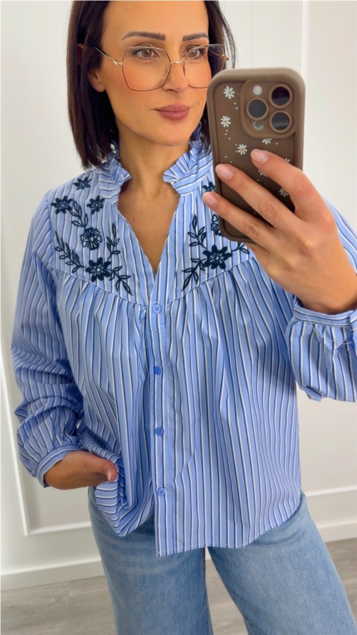 blusa rayas azul bordado en escote