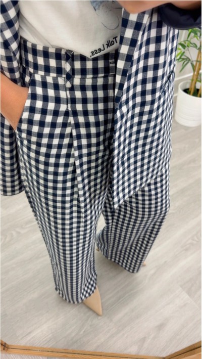 pantalón fluído cuadro vichy camel y azul marino