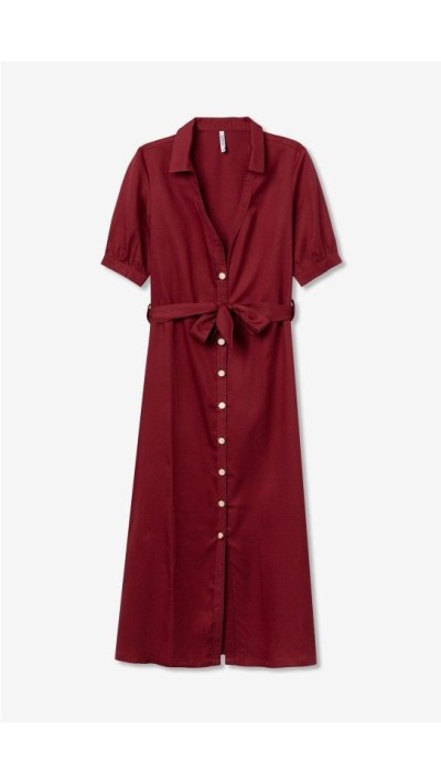 Vestido de color rojo, corte regular, botones delanteros, manga corta