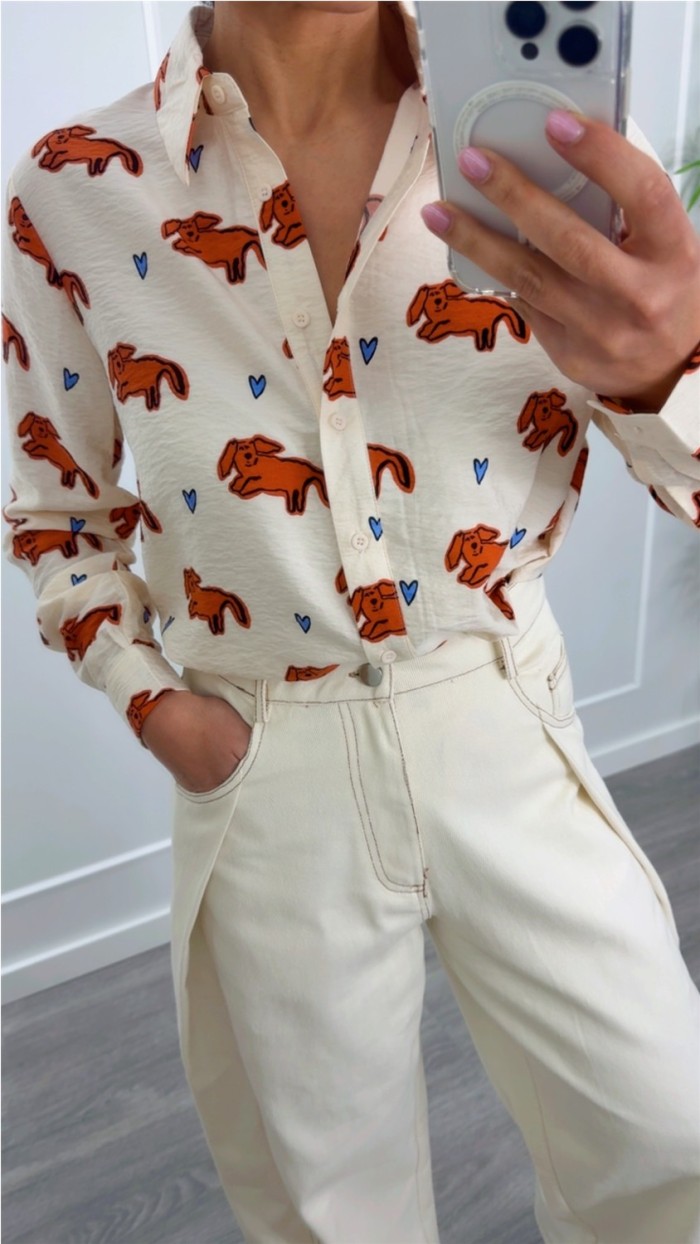 CAMISA ESTAMPADO PERROS FONDO BEIGE