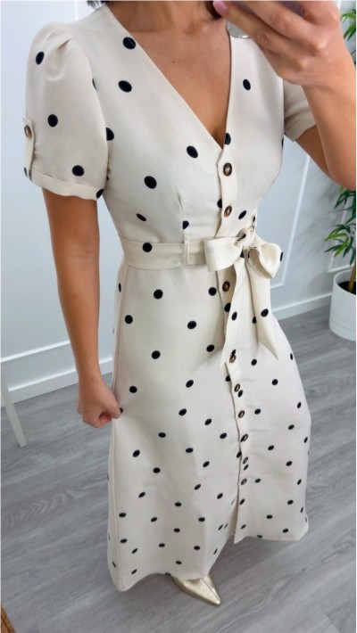 vestido de lunares fondo beige y lunar negro 2