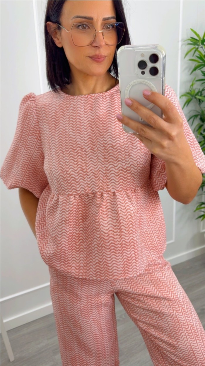 blusa manga abullonada dibujada con hilo dorado