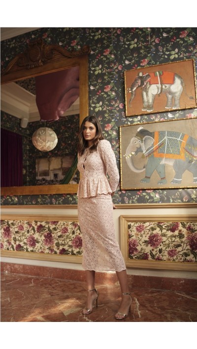 conjunto alanis nude