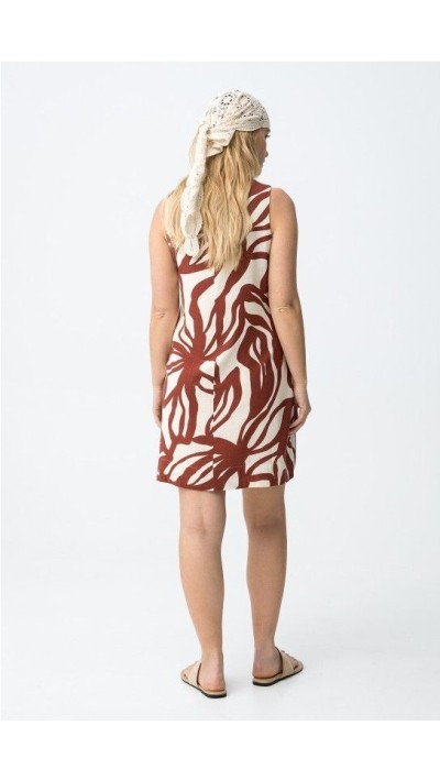 vestido corto con bolsillos laterales cuello redondo 2