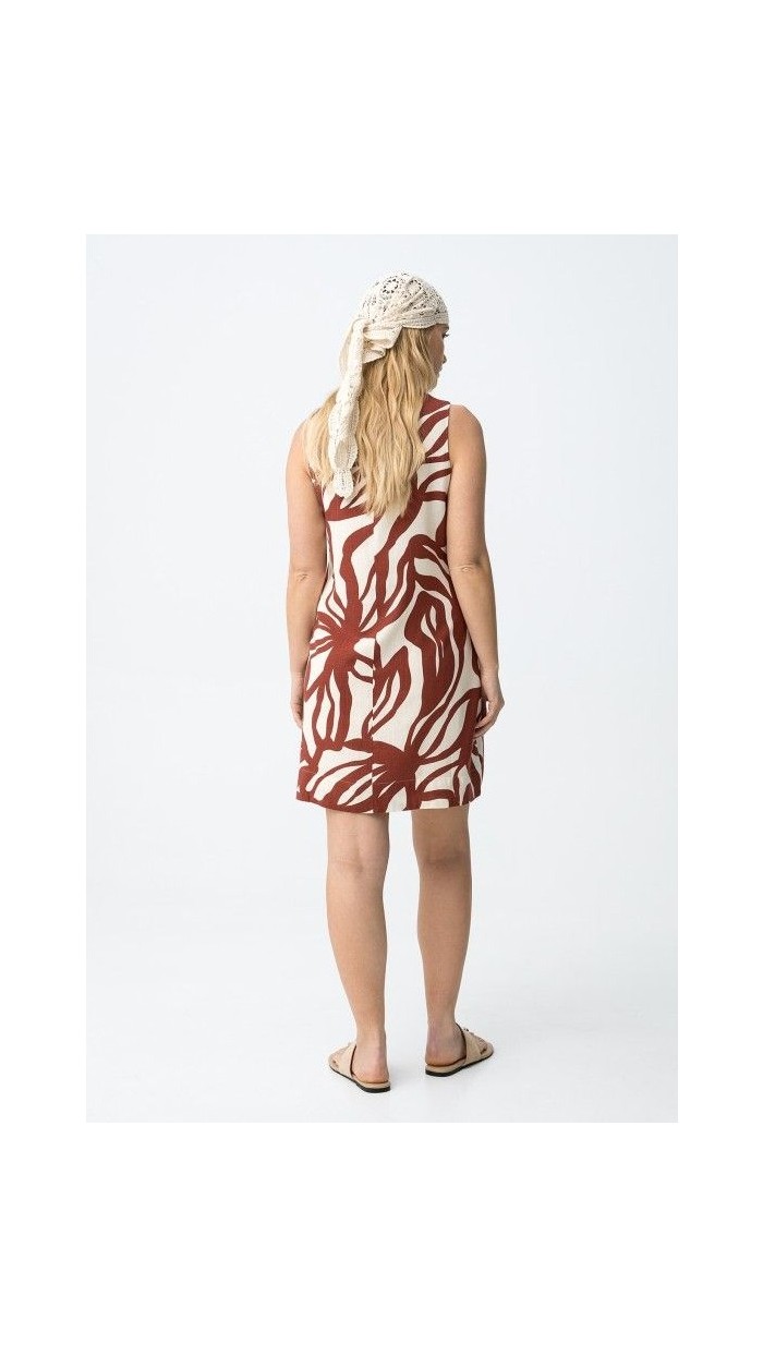 vestido corto con bolsillos laterales cuello redondo