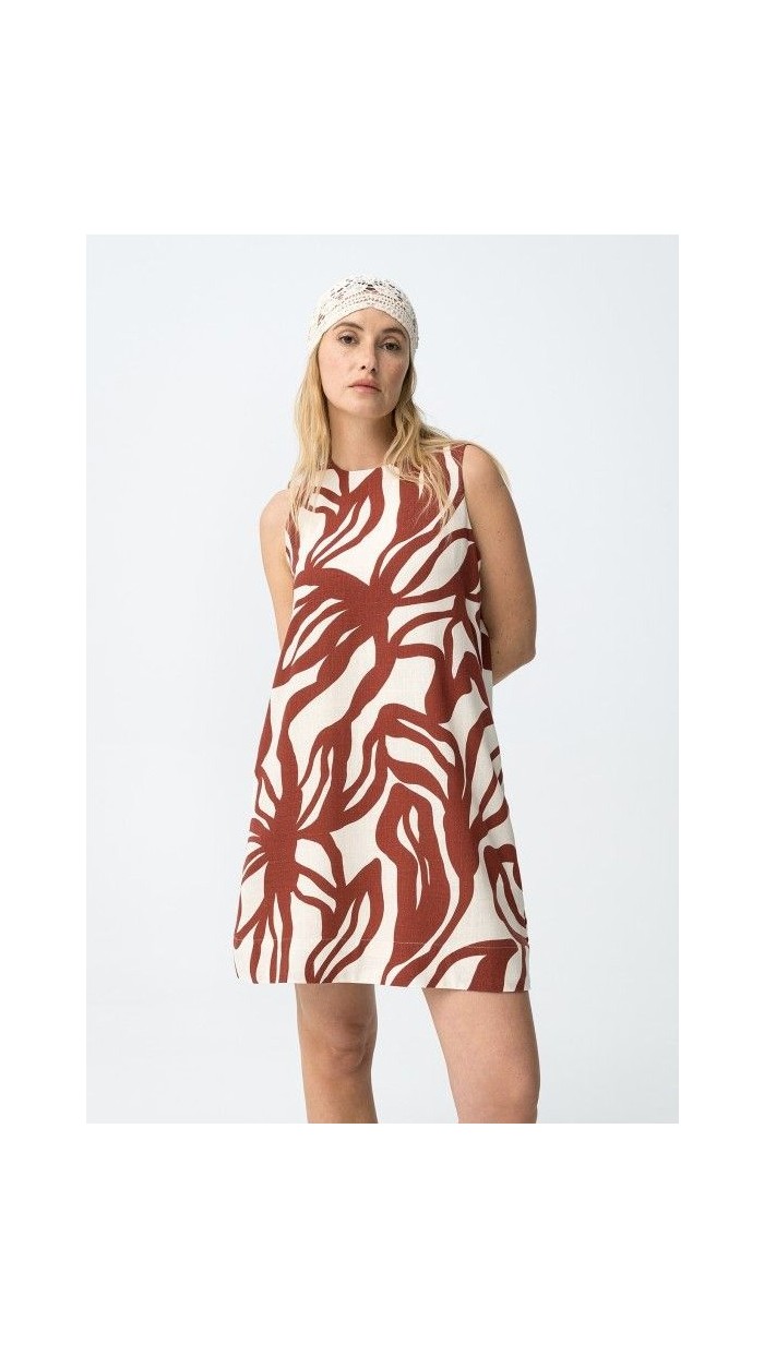 vestido corto con bolsillos laterales cuello redondo