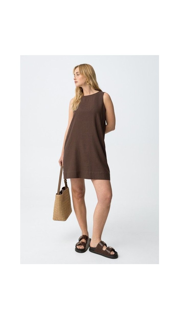 vestido corto con bolsillos laterales cuello redondo