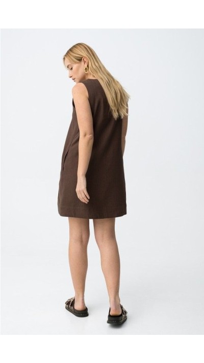 vestido corto con bolsillos laterales cuello redondo