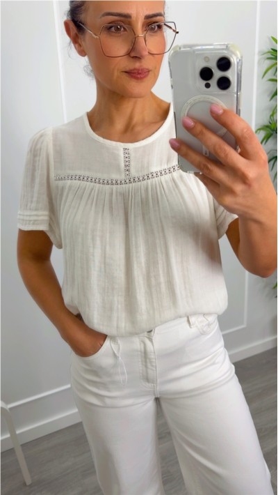 BLUSA BLANCA CON RIBETE EN HILO MANGA CORTA