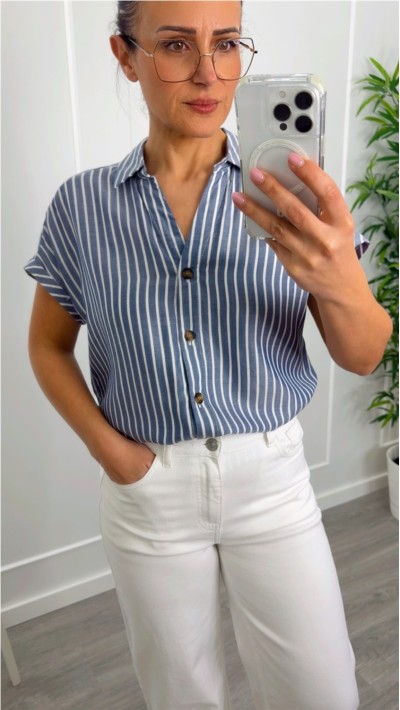 CAMISA MANGA CORTA ESCOTE PICO BOTONES A CONTRASTE