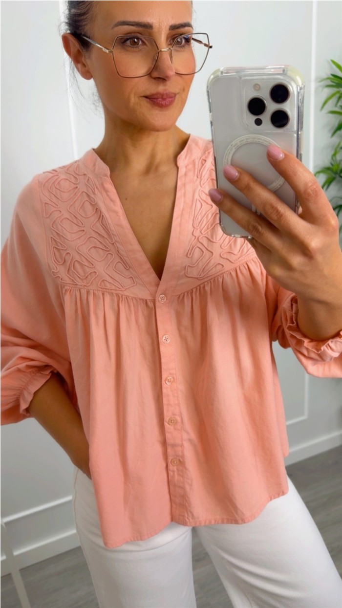 BLUSA BORDADA MANGA ESCOTE PICO