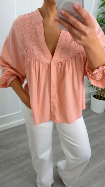 BLUSA BORDADA MANGA ESCOTE PICO
