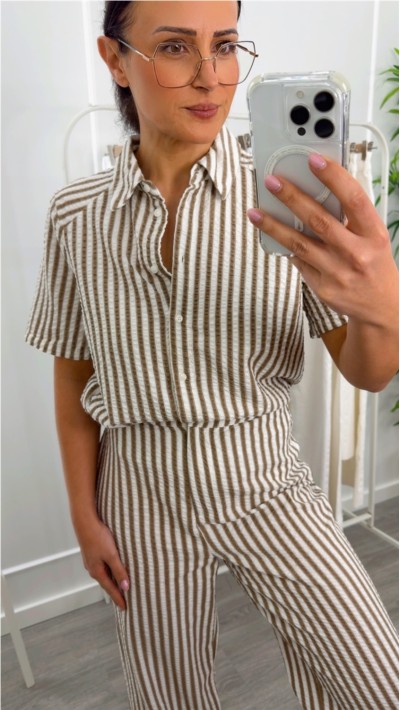 CAMISA MANGA CORTA RAYAS VERTICALES COLOR CAMEL Y BLANCO