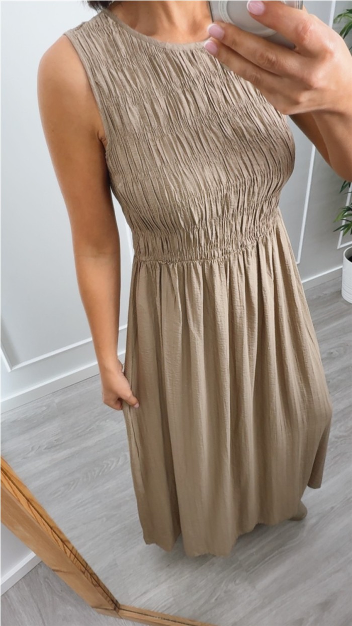 VESTIDO TAUPE GOMA EN PECHERA