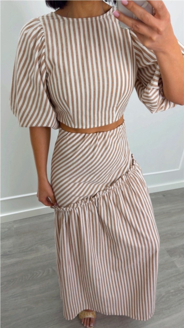 TOP MANGA ABULLONADA LAZADA ESPALDA, ESTAMPADO RAYAS FONDO BEIGE