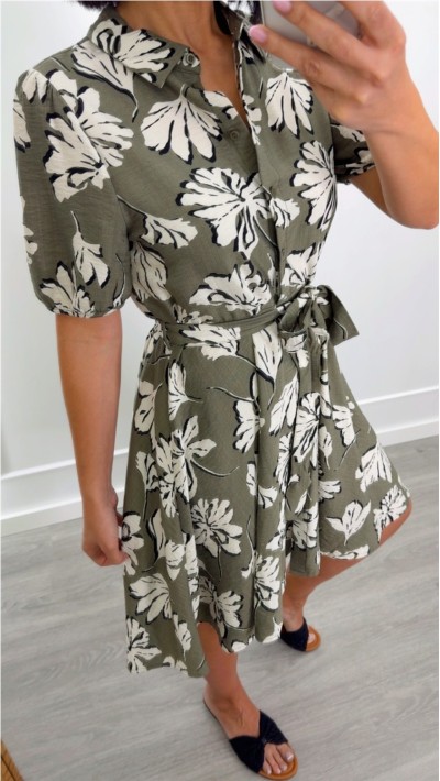 VESTIDO CAMISERO CORTO FONDO VERDE ESTAMPADO FLORES , CINTO DETALLE