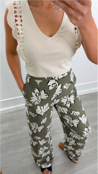 PANTALÓN FORNDO VERDE ESTAMPADO FLORES , GOMA EN CINTURA.