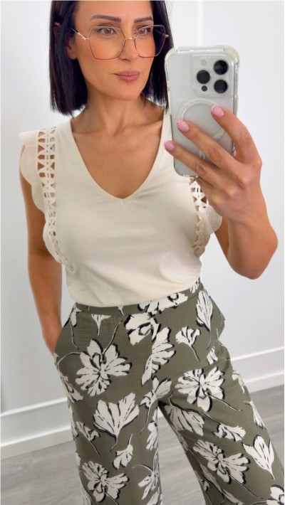 PANTALÓN FORNDO VERDE ESTAMPADO FLORES , GOMA EN CINTURA. 2