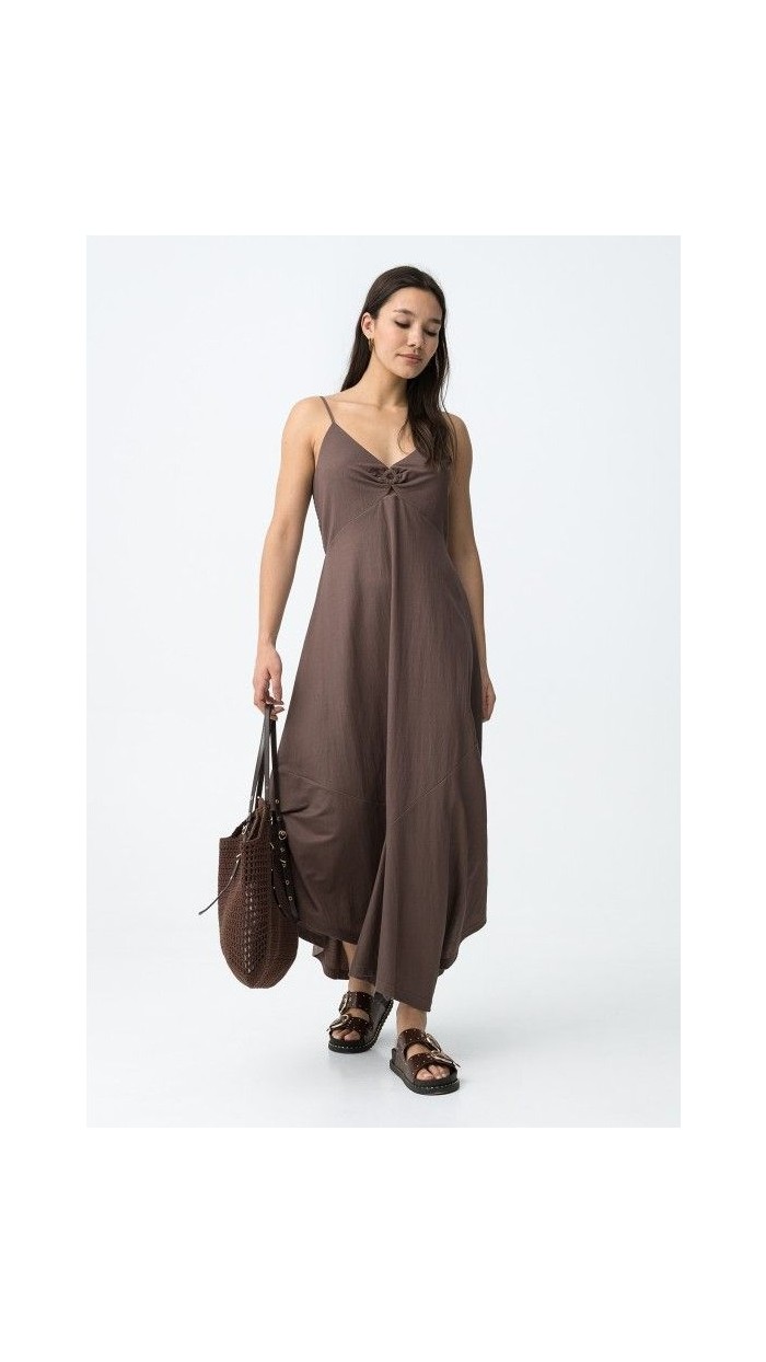 VESTIDO MARRÓN CHOCO ESCOTE DETALLE