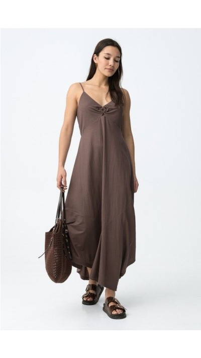 VESTIDO MARRÓN CHOCO ESCOTE DETALLE