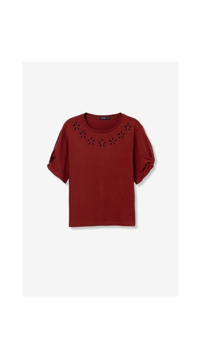 CAMISETA FLORES BORDADAS ESCOTE MANGA ABULLONADA