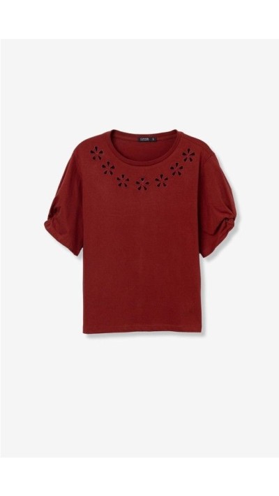 CAMISETA FLORES BORDADAS ESCOTE MANGA ABULLONADA