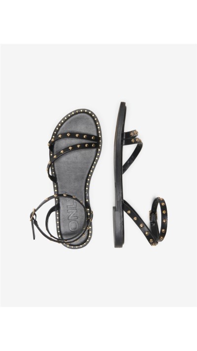 SANDALIA NEGRA TIRAS REMACHES DORADOS