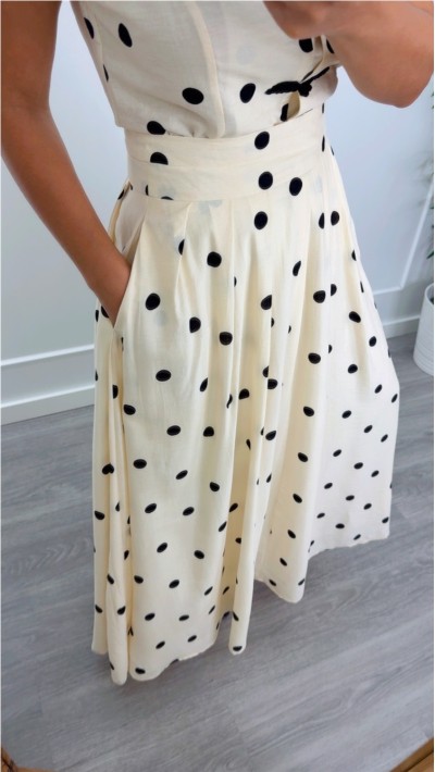 FALDA LARGA CINTURA ALTA FONDO BEIGE LUNAR EN NEGRO