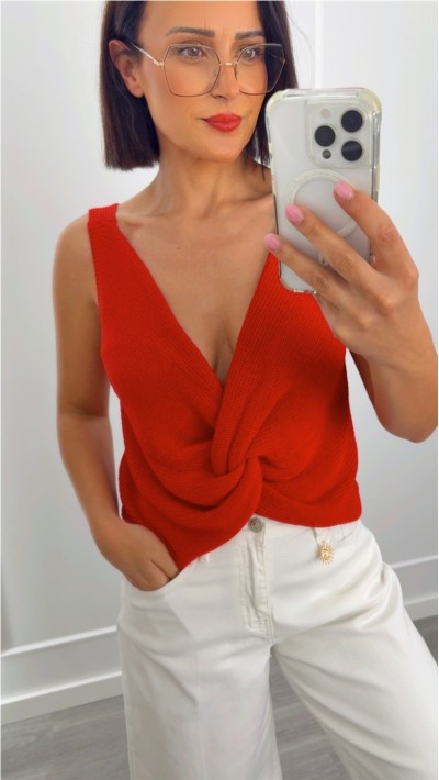 TOP DE PUNTO ROJO DETALLE CRUZADO LAZO