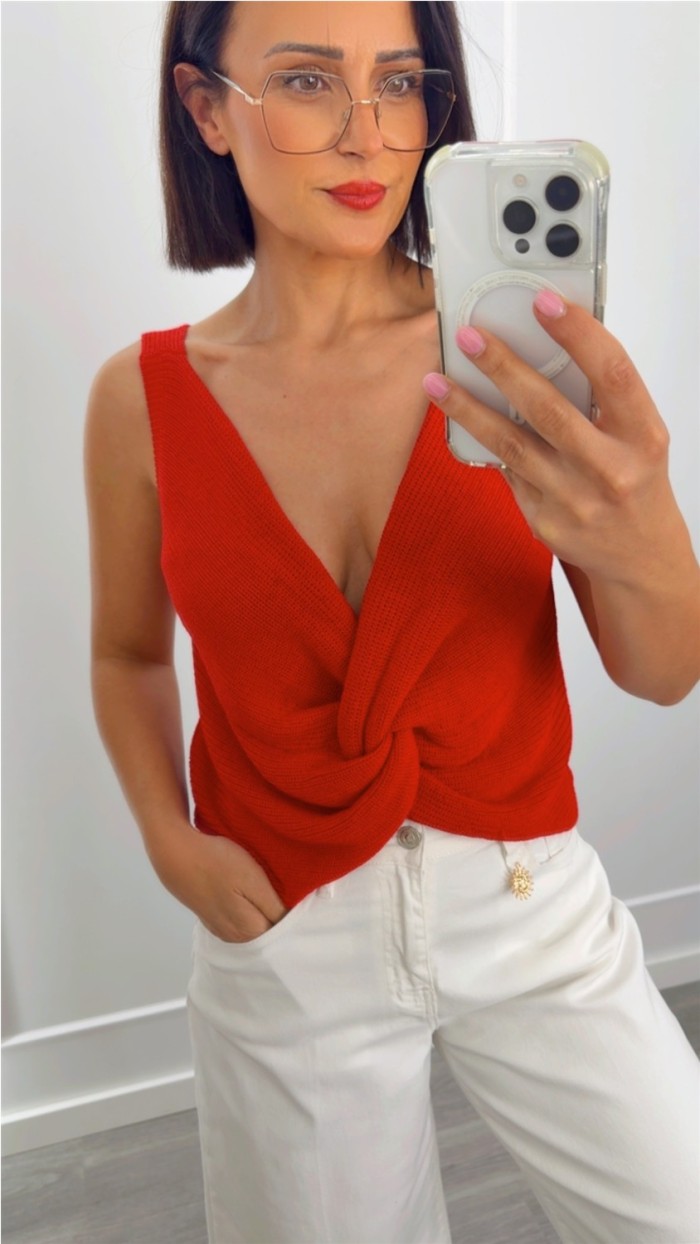 TOP DE PUNTO ROJO DETALLE CRUZADO LAZO