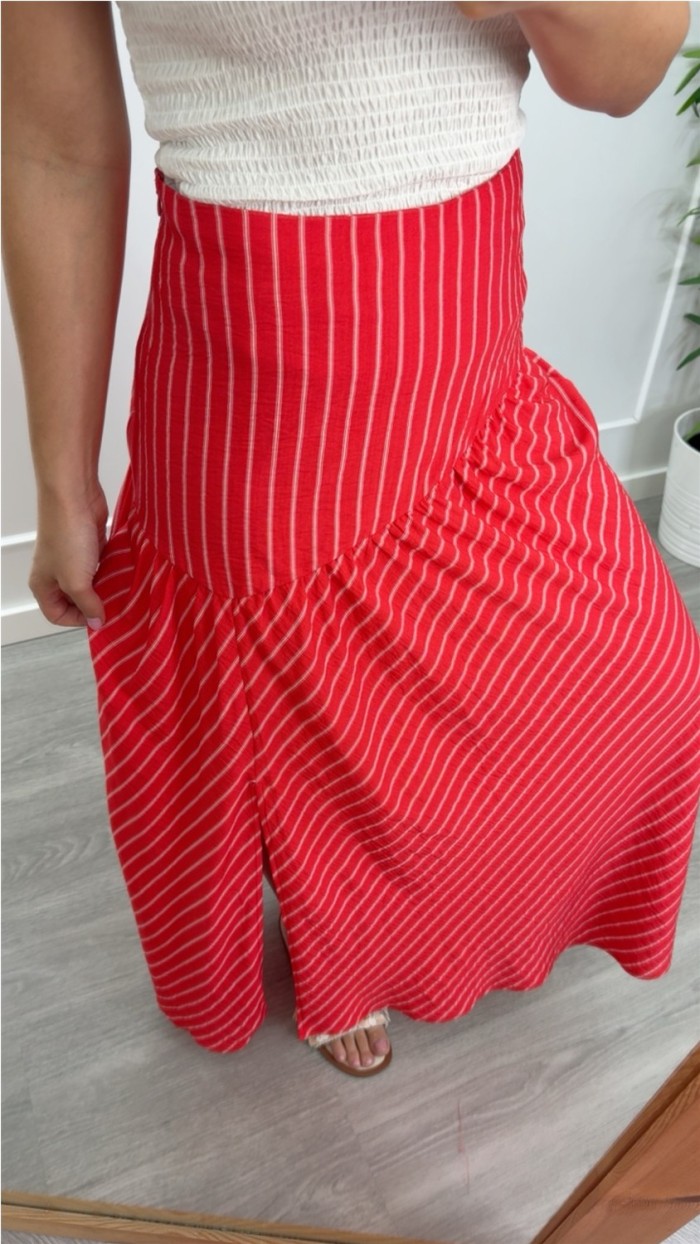 FALDA MIDI FONDO ROJO RAYAS BLANCAS