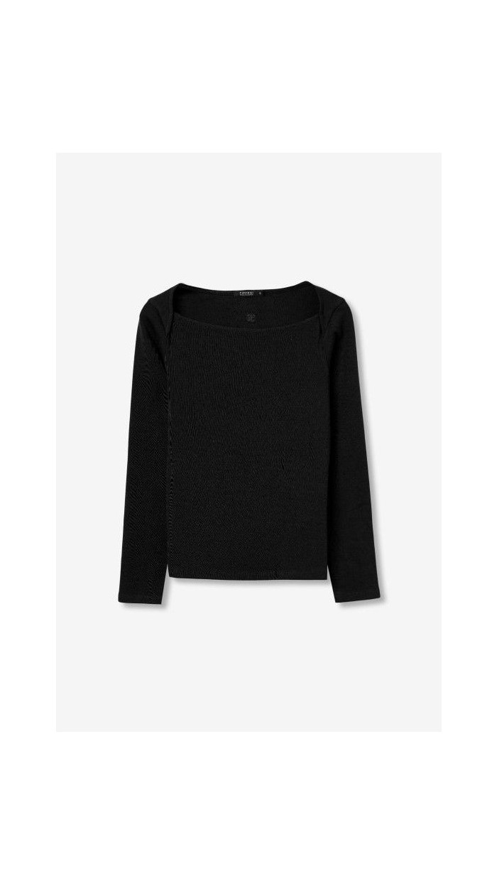 Camiseta ajustada de color negro, manga larga, escote cuadrado y costu