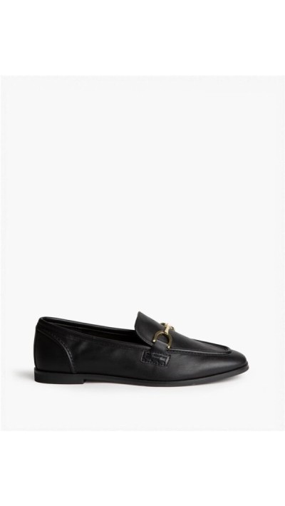 MOCASÍN NEGRO DETALLA DORADO