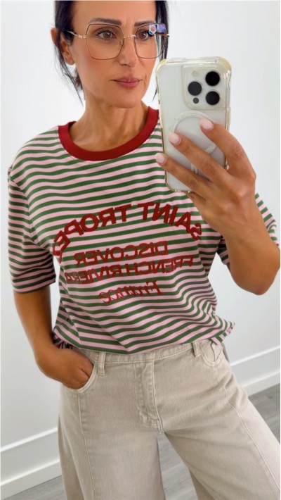 CAMISETA DE RAYAS COLORES FRASE LETRAS A CONTRASTE
