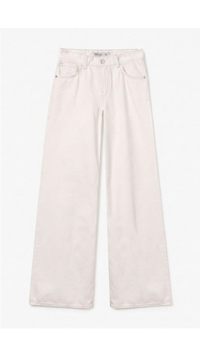 Pantalón vaquero de color blanco, corte recto y amplio, cinco bolsillo