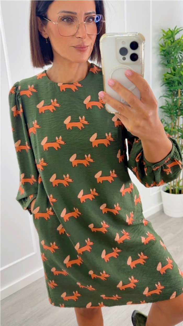 VESTIDO FONDO VERDE ESTAMPADO ZORROS CON BOLSILLOS