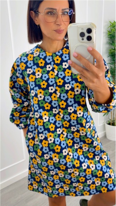 VESTIDO CORTO FONDO AZUL MARINO FLORES CON BOLSILLOS LATERALES