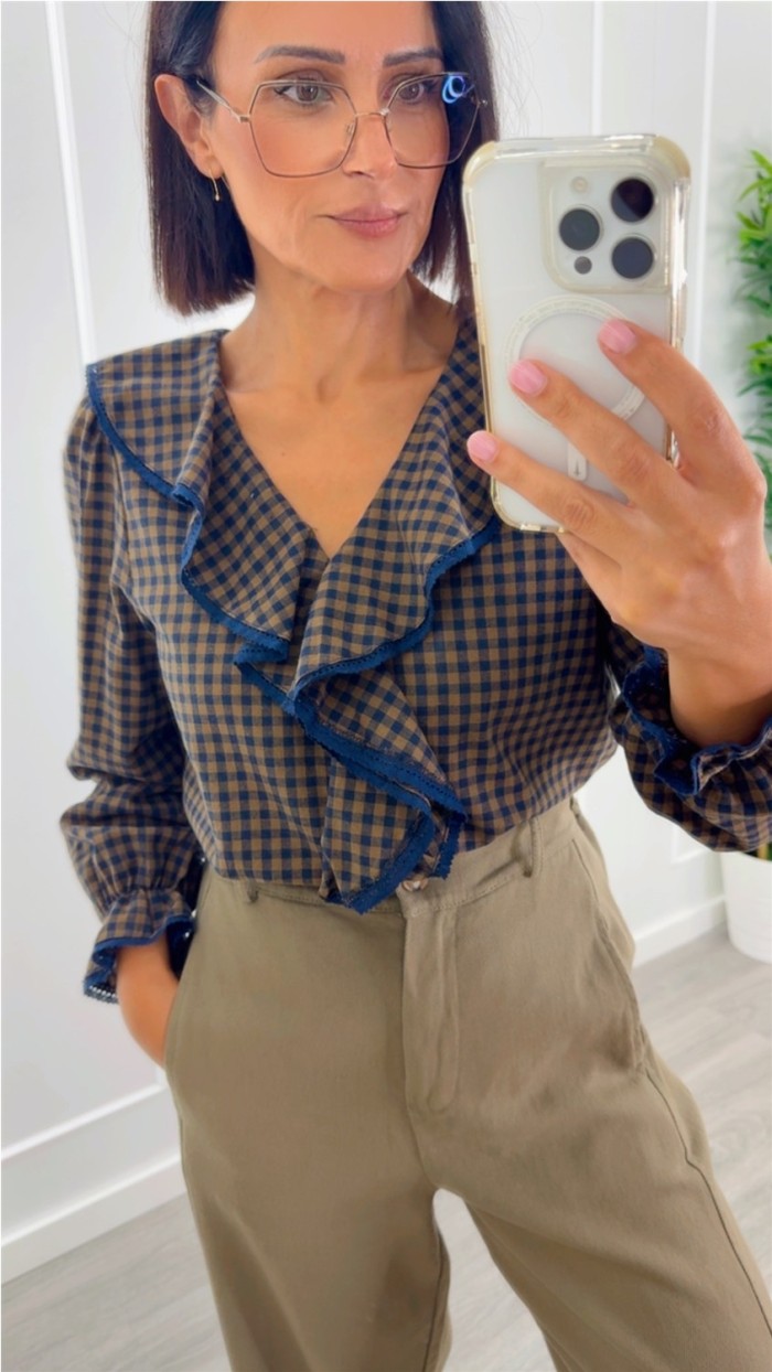 BLUSA DE CUADROS VOLANTES CONTRASTE AZUL MARINO