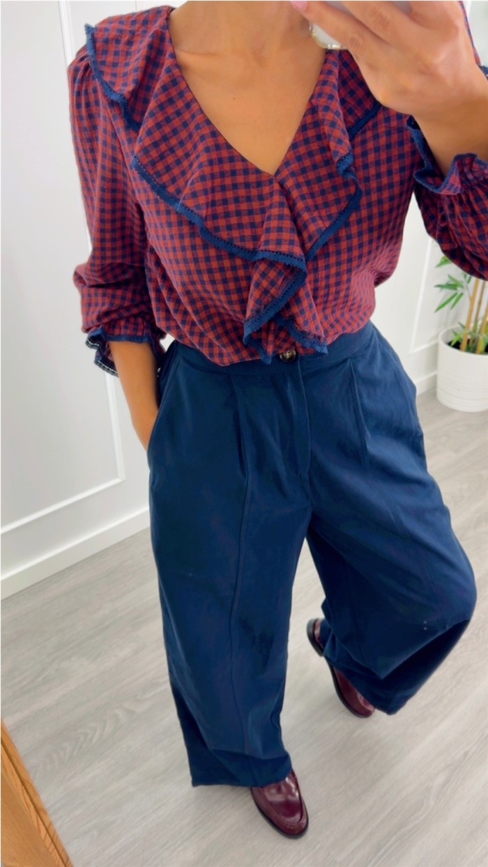 BLUSA DE CUADROS VOLANTES CONTRASTE AZUL MARINO