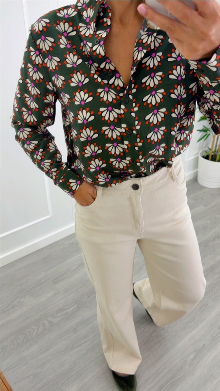 CAMISA FONDO VERDE FLORES BLANCAS