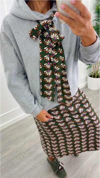 FALDA MIDI FONDO VERDE FLORES BLANCAS , CORTE ATRÁS 2