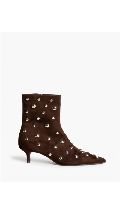 botin marrón tachuelas
