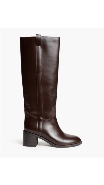 bota tacón cuadrado negro y marrón