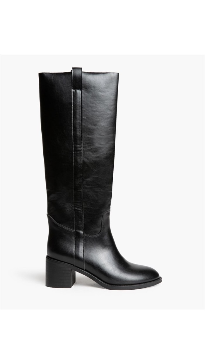 bota tacón cuadrado negro y marrón