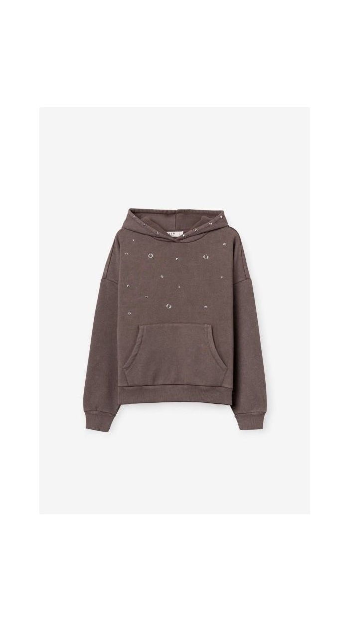 sudadera gris capucha detalles de metal