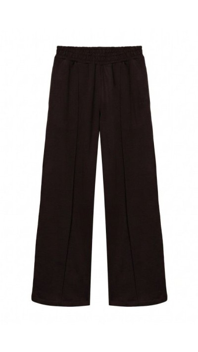pantalón chandalero gris y marrón