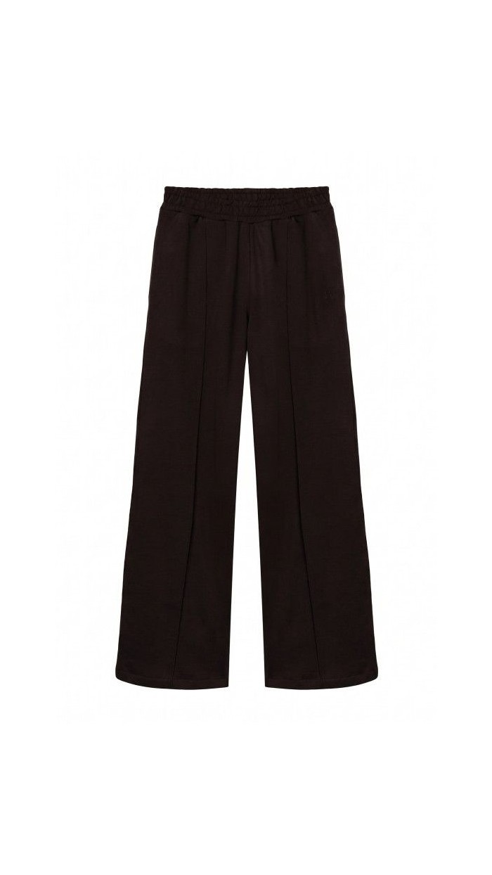 pantalón chandalero gris y marrón